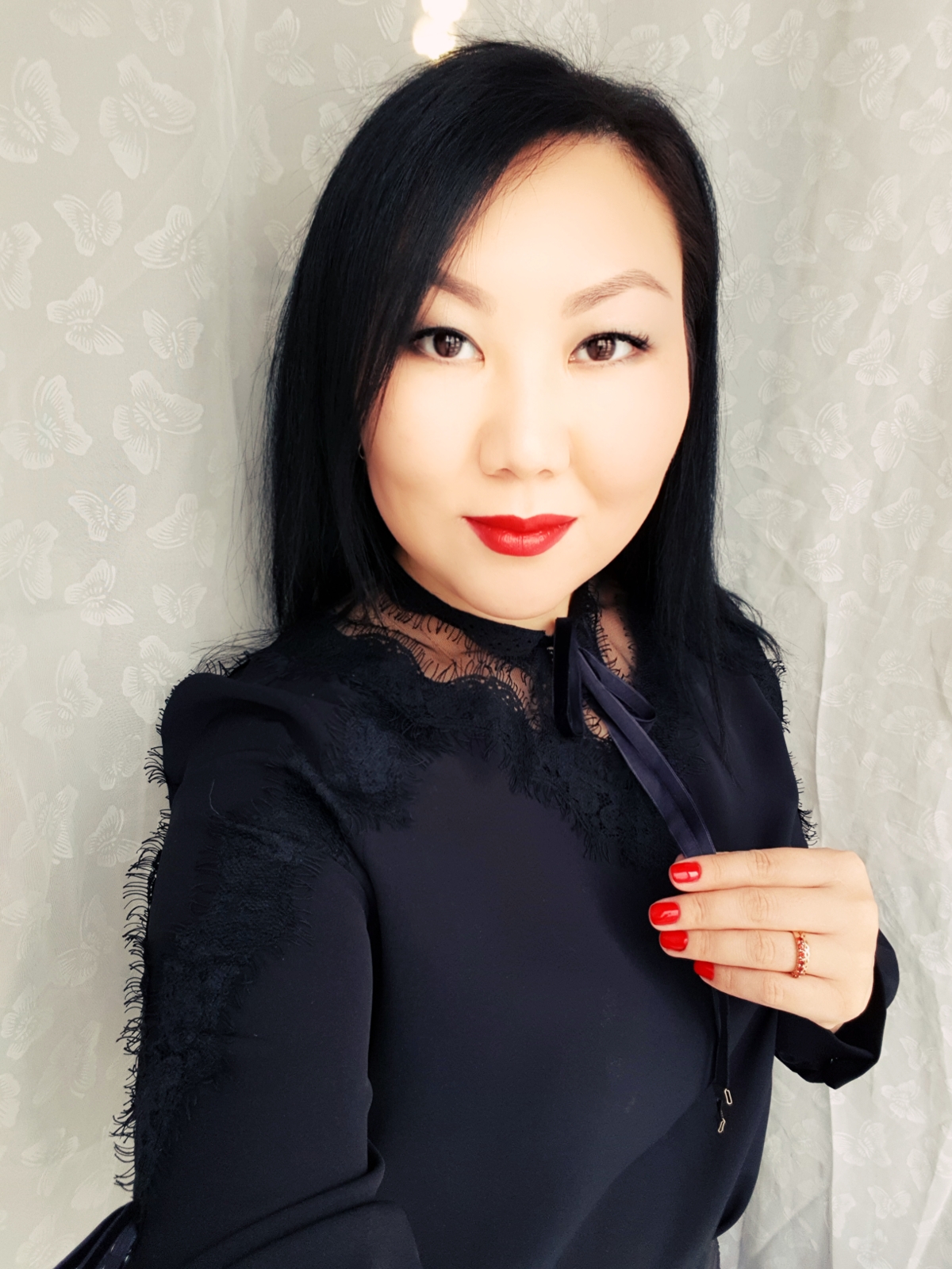 Виктория шеногина экскурсовод. Мультимедийный гид в музее. Экскурсовод иркутск. Донской сергей гид иркутск. Художественный музей иркутск.