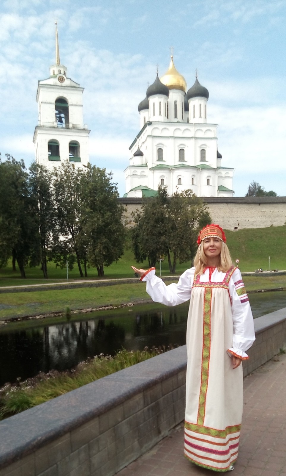 Порутчик сергей леонидович respect. Ирина яковлева псков экскурсовод. Псковский экскурсовод. Псковский экскурсовод. Экскурсовод псков.