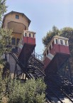 Исторический фуникулёр Вальпараисо, соединяющий нижнюю часть города с его холмами.
